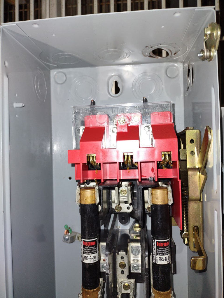 Cutler Hammer Disconnect 30 Amp 600 Volt 3 Pole Cat DH361FGK IndSurp