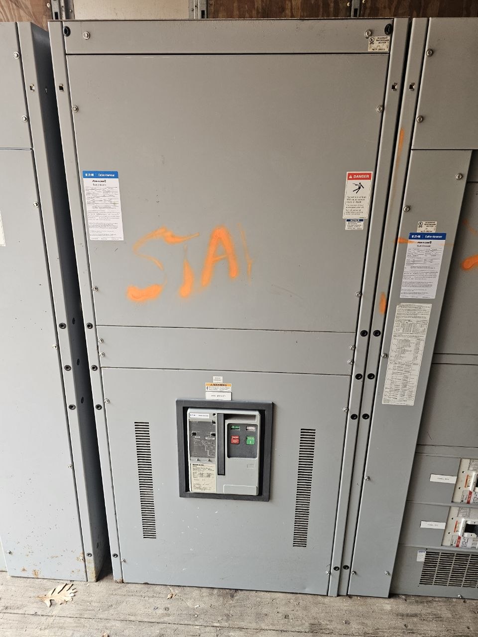 EATON/Cutler-Hammer Switchboard 3000 Amp Main Breaker 208Y/120 3 Phase 4 Wire 60 Hz