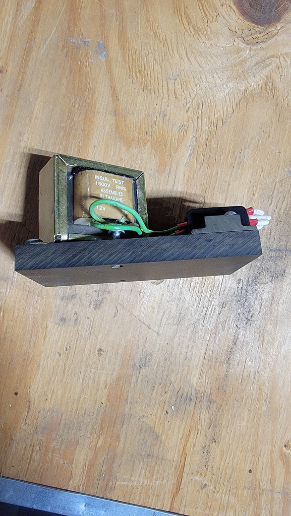 Union Transformer 1500 V RMS 12 V 2 A – IndSurp