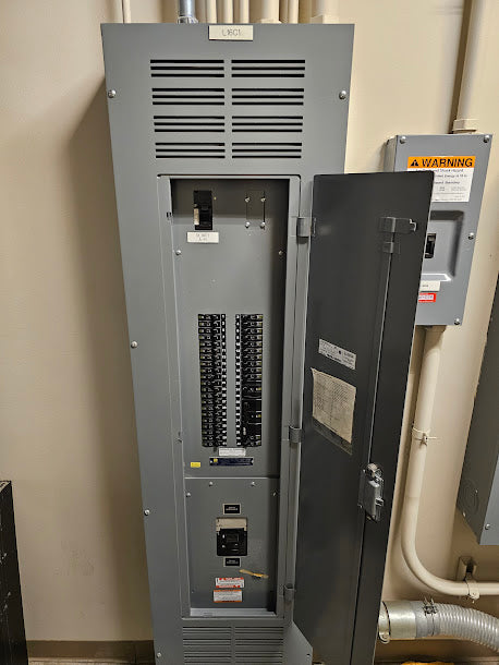 Square D NQOD 400 Amp Main Panel With Breakers 208Y/120-240 Volt 3 Phase 4 Wire