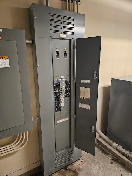 Square D NF 600 Amp main Panel with some breakers 600Y/347 Volt 3 Phase 4 wire