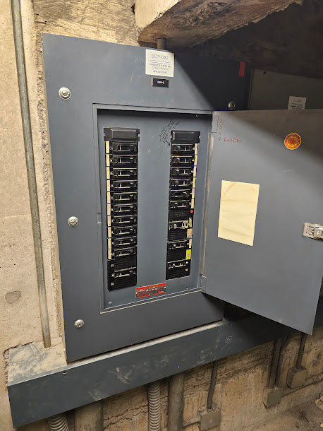 GE NHB 225 Amp Panel With breakers 277/480 Volt 3 Phase 4 Wire