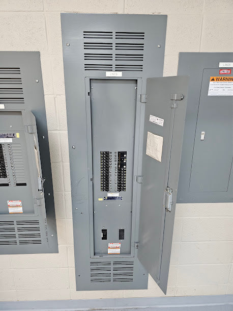 Square D NQOD 600 Amp Main Panel With Some Breakers 208Y/120-240 Volt 3 Phase 4