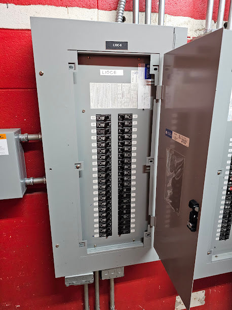 GE AQF 125 Amp Panel With Breakers 208Y/120 Volt 3 Phase 4 Wire