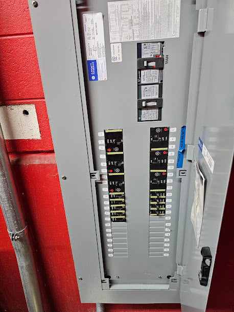 GE AEF3421KTXAXE3B7 225 Amp Main Panel With Breakers 480Y/277 Volt 3 Phase 4 W