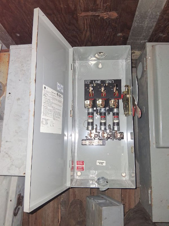 GE Disconnect 100 Amp 240 Volt Model 8 Cat# TG4323 Fused