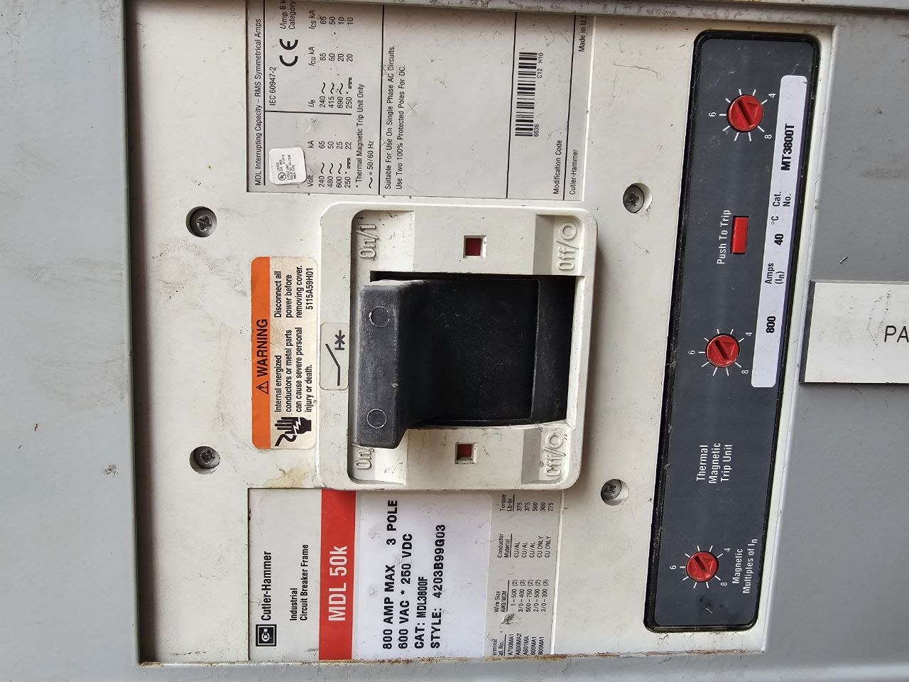 EATON/Cutler-Hammer Switchboard 3000 Amp Main Breaker 208Y/120 3 Phase 4 Wire 60 Hz