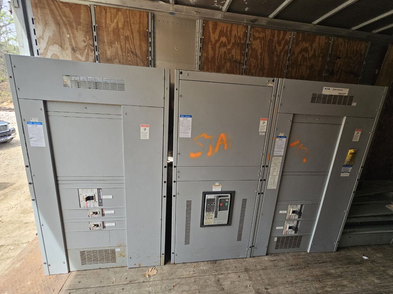 EATON/Cutler-Hammer Switchboard 3000 Amp Main Breaker 208Y/120 3 Phase 4 Wire 60 Hz