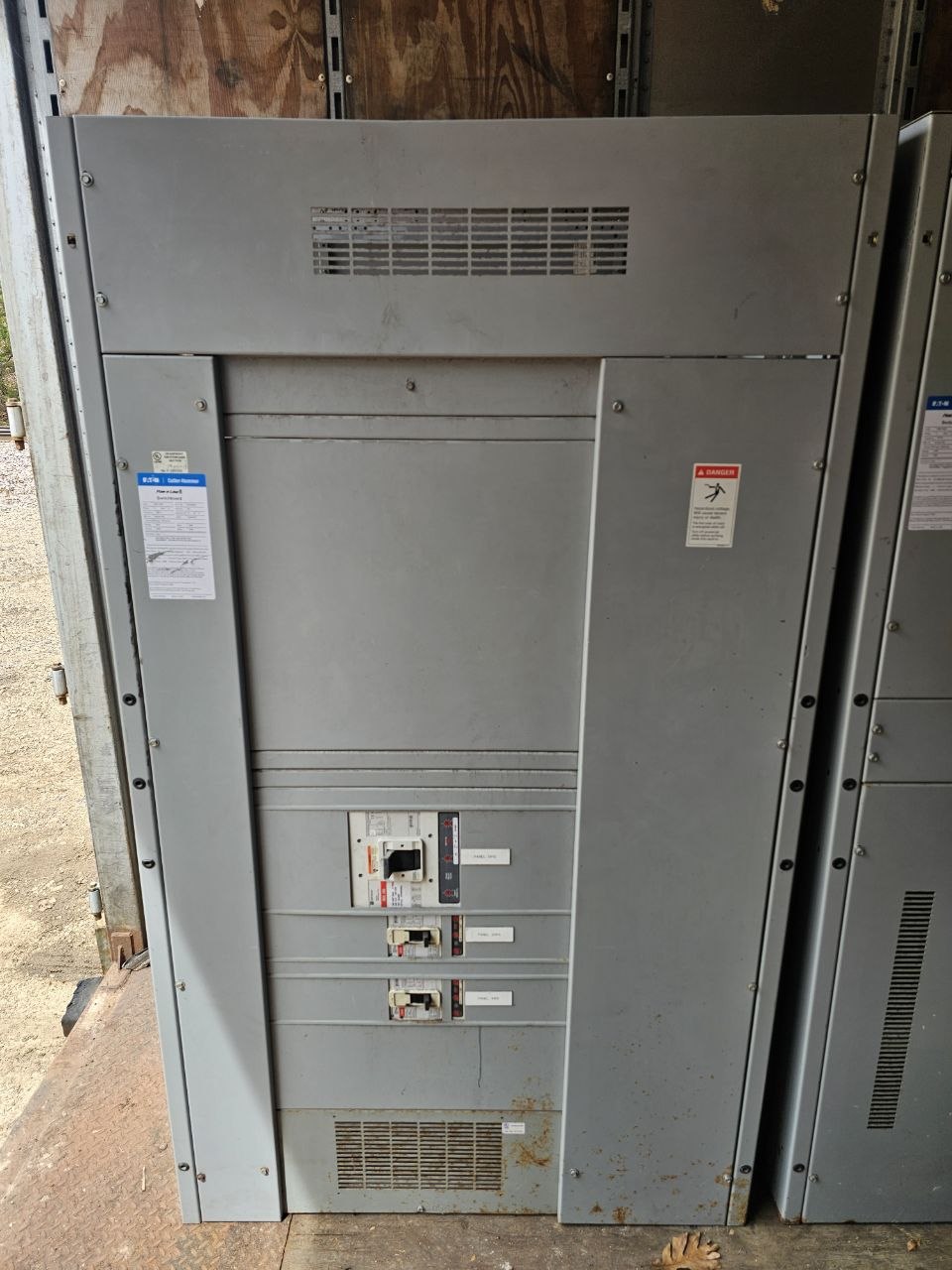 EATON/Cutler-Hammer Switchboard 3000 Amp Main Breaker 208Y/120 3 Phase 4 Wire 60 Hz