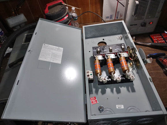 GE Disconnect 200 Amp 240 Volt Max.HP 50 50/60 Hz Model 9 Cat# TG4324