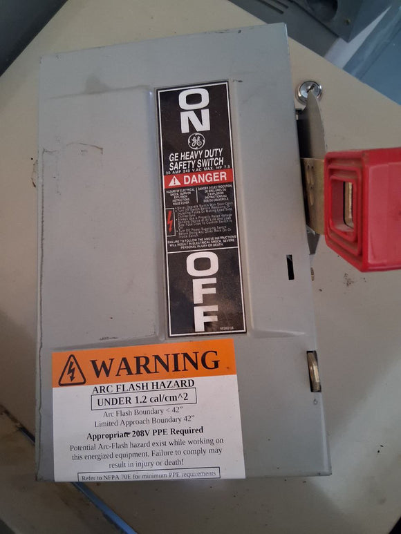 GE Disconnect 30 Amp 240 Volt Model 10 Cat# TH4321 Fused