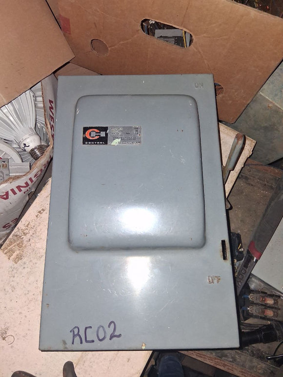 Cutler Hammer Disconnect 100 Amp 240  Volt 1 Phase Max HP 7.5 Fused