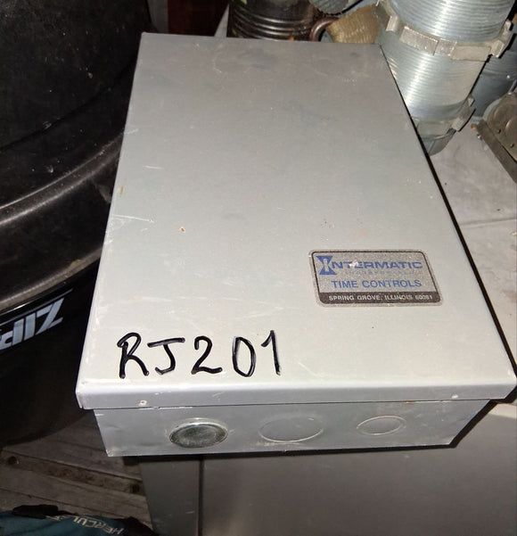 Intermatic T7401B  Seven-Day Dial Time Switch 4 Pole Single Throw 40 Amp 120 V